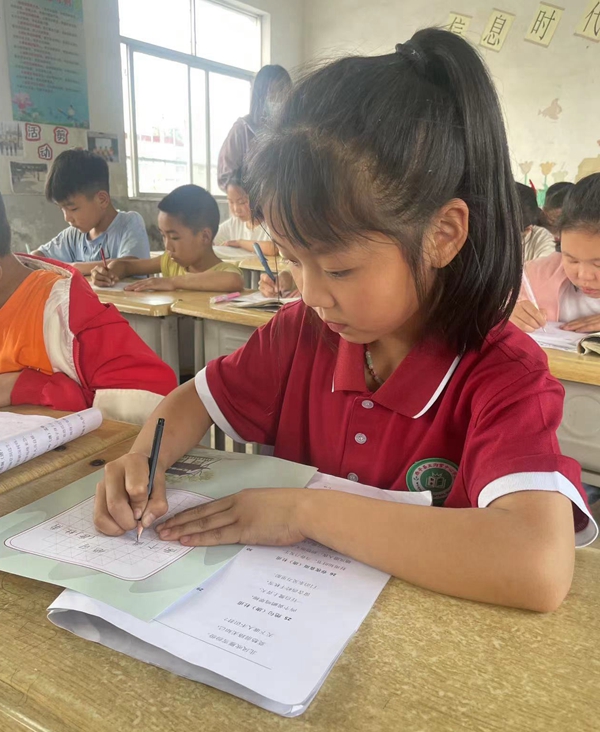 西平县五沟营丁崔小学举行硬笔书法比赛